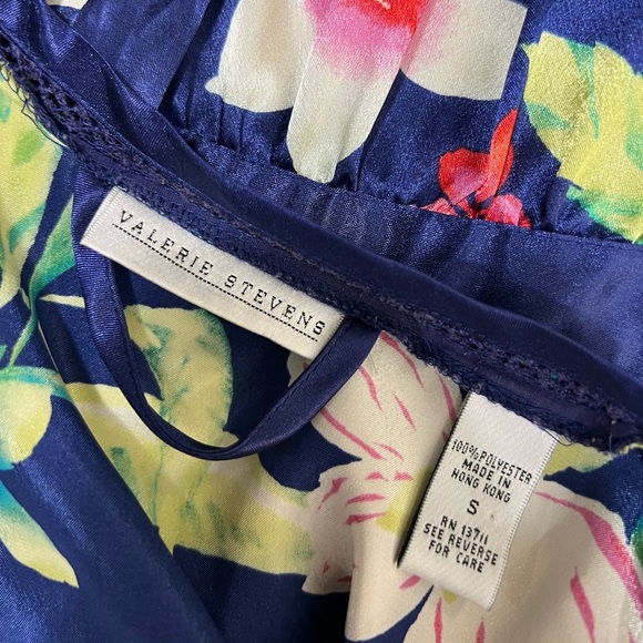 Valerie Stevens Floral Multicolor Sweater - Picture 16 of 16